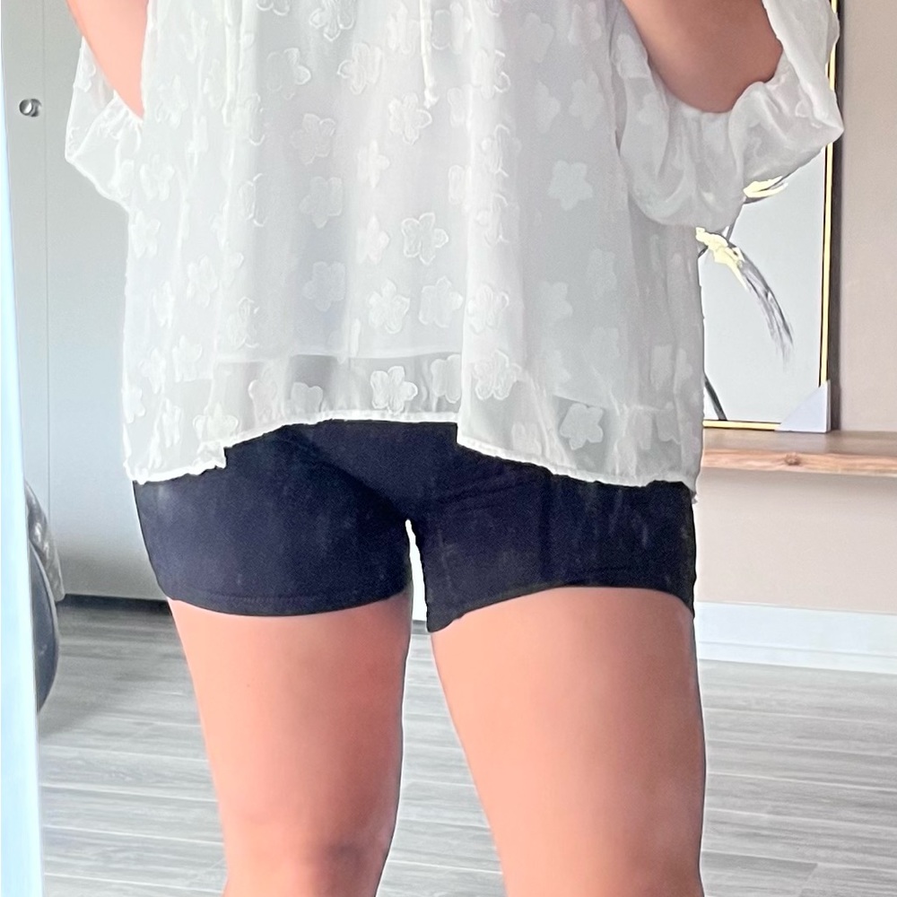 NWTT Show me your mumu top, beautiful flowery design!